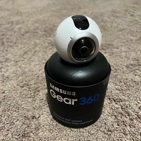 Samsung Gear 360 Real 360° High Resolution VR Camera - Picture 7 of 11